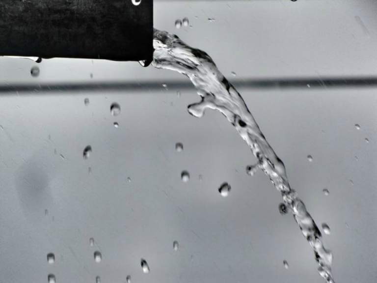 പ്രയോഗിക്കുന്ന ബലം നീക്കം ചെയ്താല്‍ ഒരു വസ്തു അതിന്റെ പ്രാരംഭ ആകൃതിയും വലുപ്പവും കൈവരിക്കുന്ന പ്രത്യേകതയാണ് ഇലാസ്തികത സന്തുലനാവസ്ഥയില്‍ ഒരു വസ്തുവില്‍ ബലം പ്രയോഗിക്കുമ്പോള്‍ അതിന്റെ രൂപമാറ്റം എന്തിനെയൊക്കെ ആശ്രയിച്ചിരിക്കും പദാര്‍ത്ഥത്തിന്റെ സ്വഭാവം, രൂപാന്തരബലത്തിന്റെ പരിമാണം ഹുക്ക്‌സ് നിയമം അനുസരിച്ച് ചെറിയ രൂപമാറ്റങ്ങള്‍ക്ക് സ്‌ട്രെസ്സും സ്‌ട്രെയിനും നേര്‍ അനുപാതത്തിലാണ്. സ്‌ട്രെസ്സിന്റേയും സ്‌ട്രെയിനിന്റേയും ഹരണഫലമാണ് ഇലാസ്തികതാ മോഡുലസ് ഹെവി ഡ്യൂട്ടി യന്ത്രങ്ങളിലും ഘടനാപരമായ രൂപകല്‍പനയിലും സ്റ്റീലിന് മുന്‍ഗണന നല്‍കുന്നതിന് കാരണം സ്റ്റീലിന് ഇലാസ്തികതാ സ്വഭാവം കൂടുതലാണ് എന്താണ് സങ്കോചക്ഷമത ബള്‍ക്ക് മോഡുലസിന്റെ വ്യുല്‍ക്രമം ചലനാവസ്ഥയിലുള്ള ദ്രവങ്ങളുടെ പഠനമാണ് ദ്രവഗതികം എന്തിനാണ് വെഞ്ചുറി മീറ്റര്‍ ഉപയോഗിക്കുന്നത് ഒരു സങ്കോചരഹിത ദ്രവത്തിന്റെ പ്രവാഹവേഗത കണ്ടെത്താന്‍ ദ്രാവകത്തില്‍ ഒഴുക്കിനെ തടസ്സപ്പെടുത്തുന്ന ബലമാണ് വിസ്‌കസ് ബലം best psc coaching center kozhikode, best psc coaching center calicut, best psc, kozhikode psc, calicut psc, psc coaching, psc exam, silver leaf psc coaching